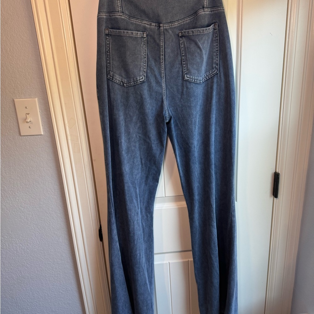 Halara flared jeans (L) - Picture 2 of 5